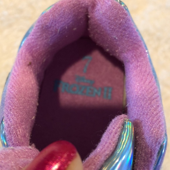 Frozen 2 Light up shoes! - Picture 9 of 15